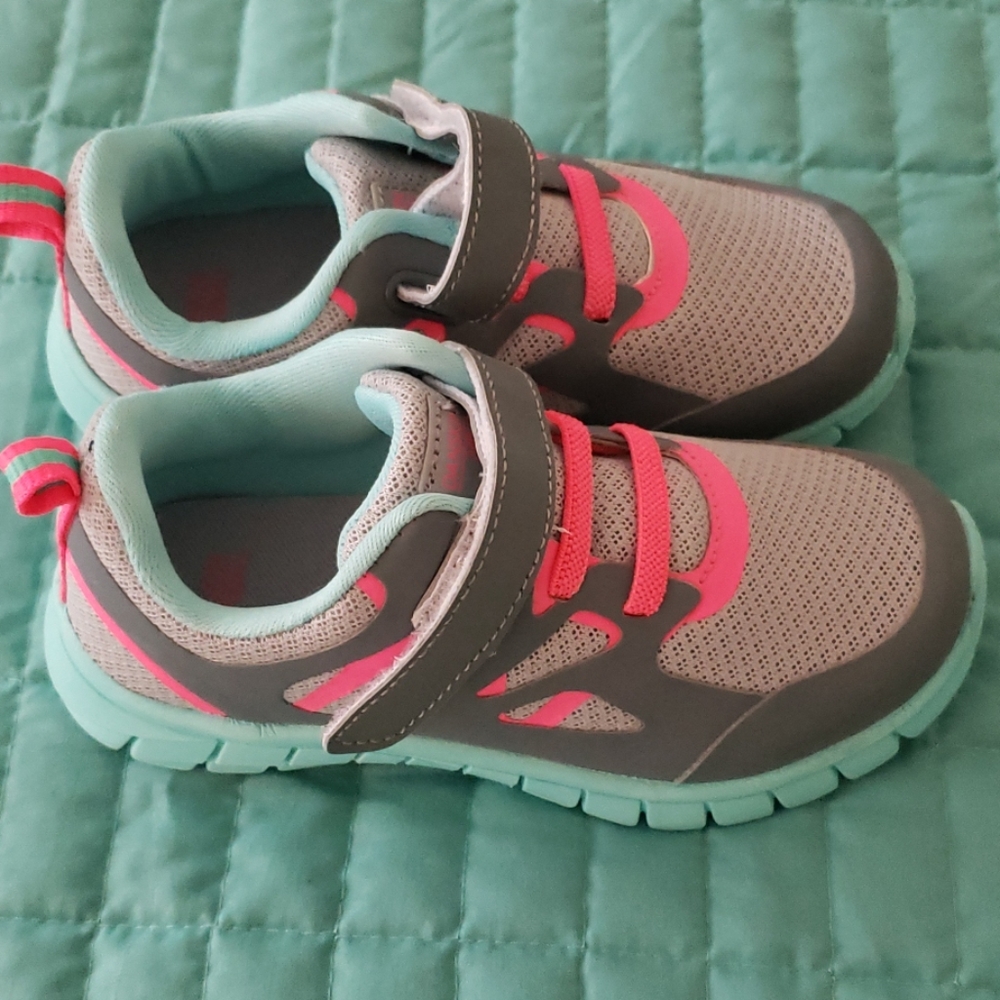 NWOT GIRLS Danskin Sneakers